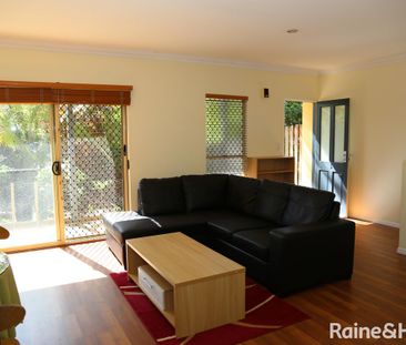 Fully Furnished Townhouse - Perfect for University - Photo 5