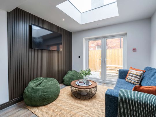 Luxurious 6 bedroom, all en-suite student house! Room 6 - Photo 1