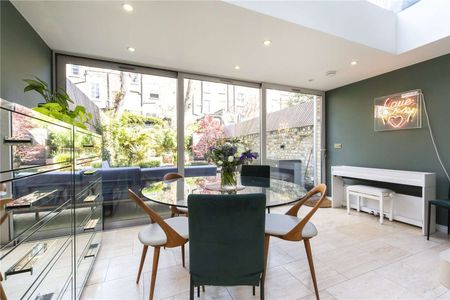 Stunning three bedroom terraced house refurbished to an excellent standard throughout. - Photo 4