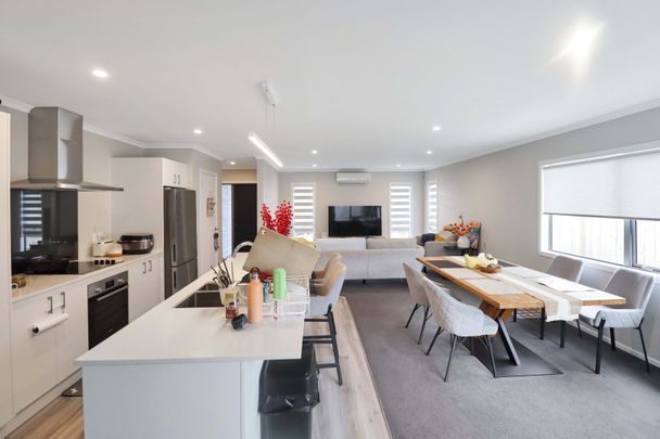 Modern Three-bedroom Home - Photo 1