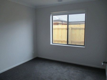 20 HOWITT AVENUE, EASTWOOD - Photo 4