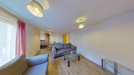 2 bedroom flat to rent - Photo 2