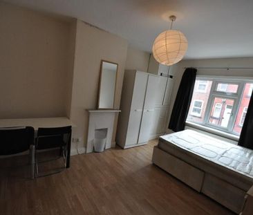 Mayville Avenue, Hyde Park - Photo 5