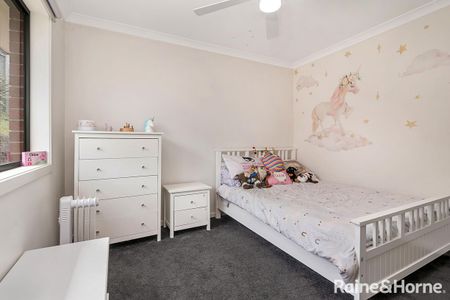 Comfortable and spacious living - Photo 2