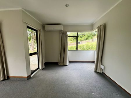 CHARMING 2-BEDROOM HOME IN SOUGHT-AFTER PEACOCK GARDENS DRIVE - Photo 4