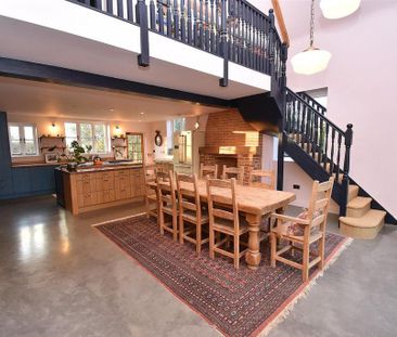 4 bedroom detached house to rent - Photo 2