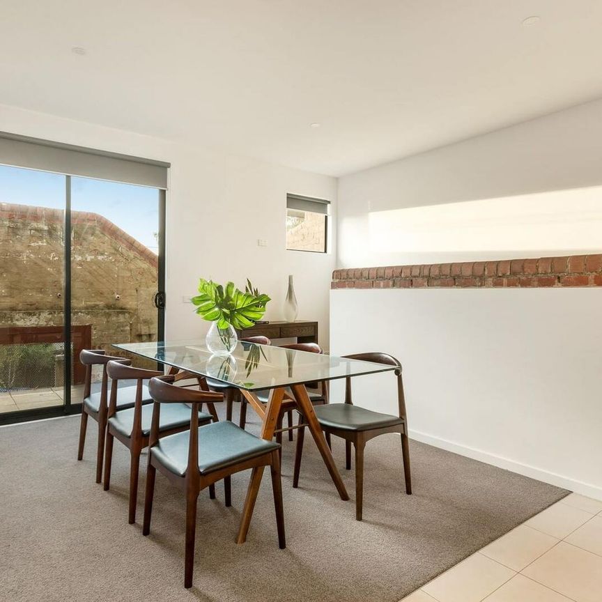 Spacious Light-Filled Townhouse in the Heart of Balaclava - Photo 1