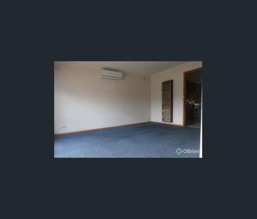 SPACIOUS UNIT CLOSE TO ALL AMENITIES! - Photo 5