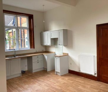 2 bedroom semi-detached house to rent - Photo 5