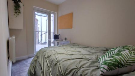 4 bedroom flat share to rent - Photo 3