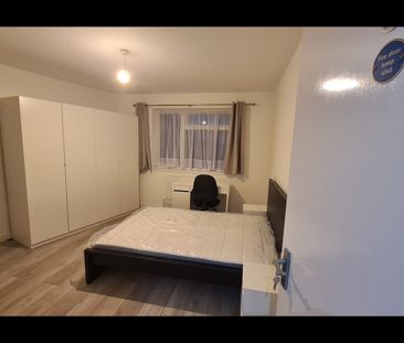 Room in a Shared House, Rayners Lane, HA2 - Photo 3