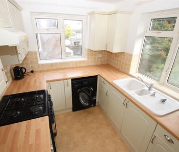 2 bedroom Maisonette to let - Photo 5