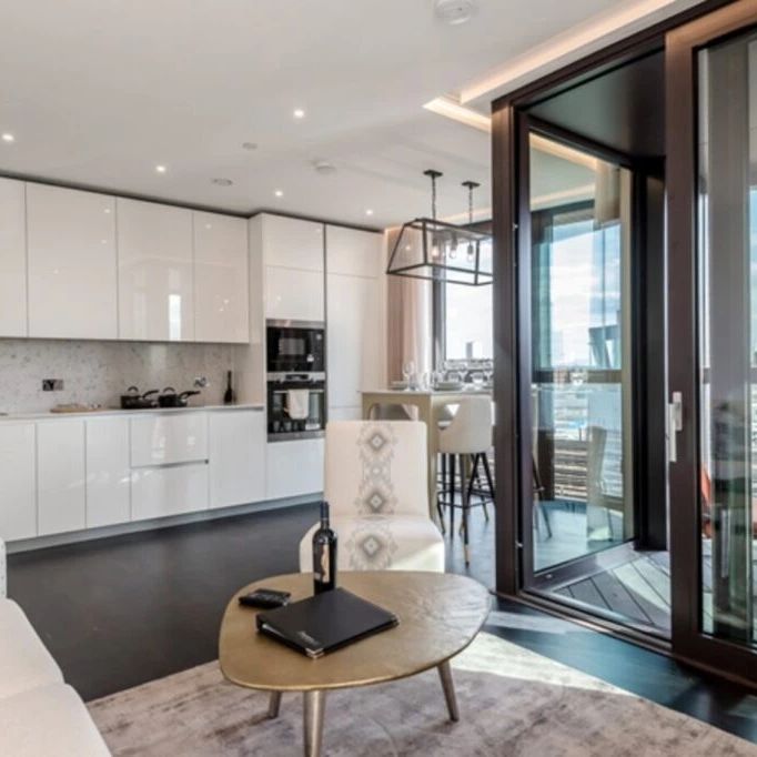 TWO BEDROOMS FLAT NINE ELMS SW11 - Photo 1