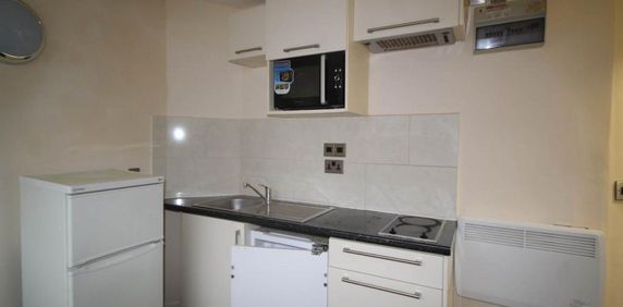 Studio to rent - Photo 2