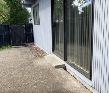 Lovely two bedroom unit - Photo 3