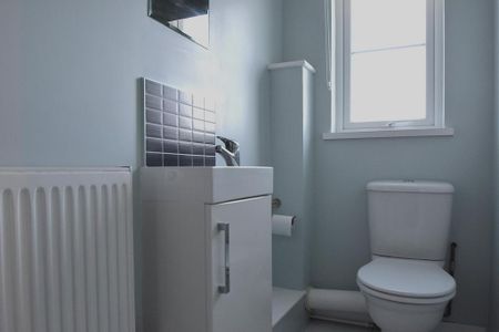 2 bedroom semi-detached house to rent - Photo 2