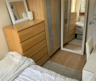 Hayward Gardens, Putney Sw, London, SW15 - Photo 2