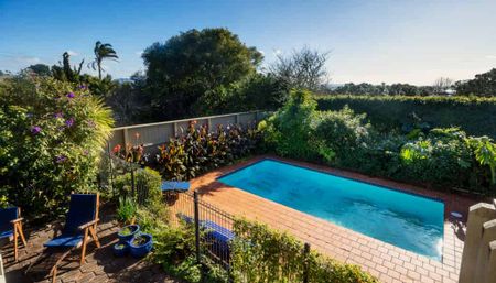 3 bedroom home with pool - Photo 3