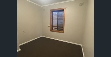 Cosy 3-Bedroom Home with Garage in Davoren Park - Photo 4