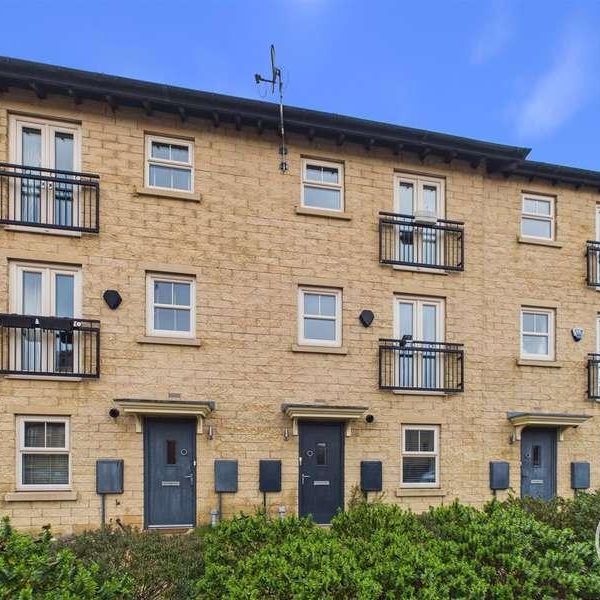 Holts Crest Way, Leeds, LS12 - Photo 1