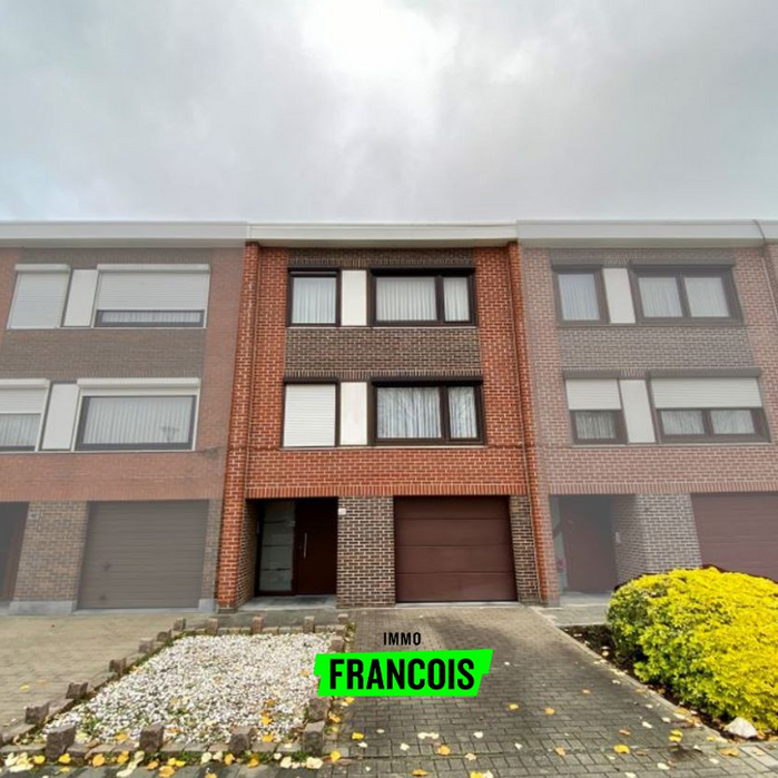 Gezellige woning met twee slaapkamers, garage en tuin aan de rand van het bruisende centrum van Ieper - Foto 1