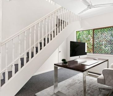 MASSIVE FAMILY HOME - SPLIT LEVEL - Photo 1