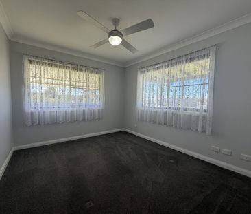 Spacious Family Home + Separate Studio Bedroom - Photo 5