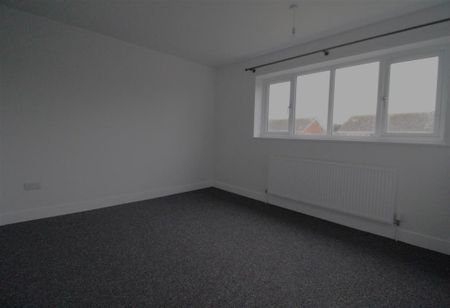 4 bedroom detached house to rent - Photo 4