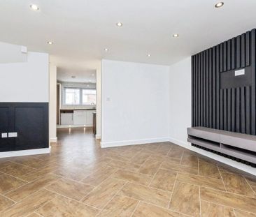 3 bedroom end of terrace house to rent - Photo 1