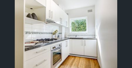 Outstanding apartment in the heart of Mosman - Photo 2