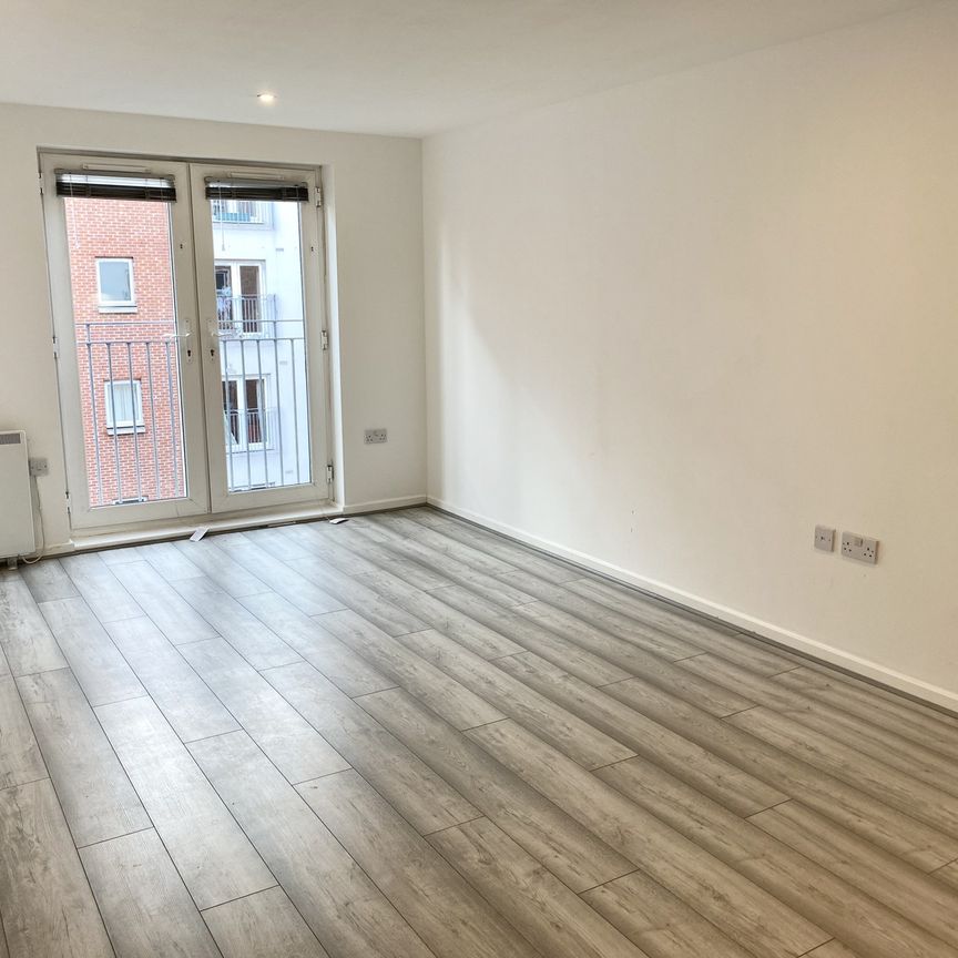 5 Elmira Way, SALFORD - Photo 1