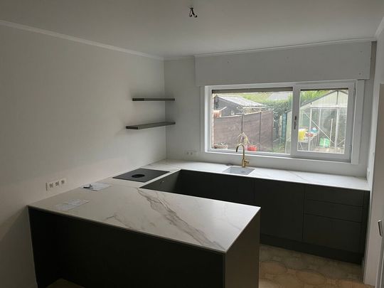 Ruime gezinswoning met 3 slaapkamers te Assebroek. - Photo 1