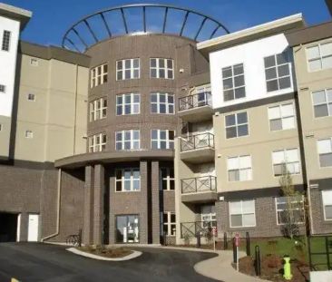 Large 2 bedroom condo with den, 2 bath - 5 min walking from C-Train... - Photo 1