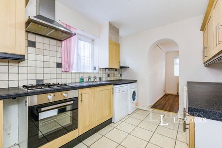 house to rent Rowden Road, Epsom, Surrey, KT19 - Photo 2