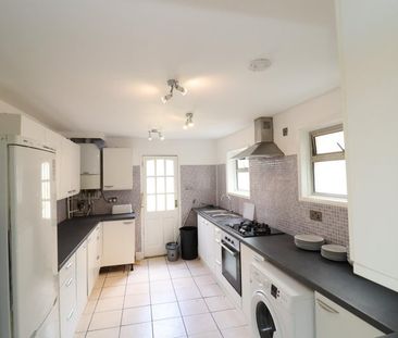 Room in a Shared Flat, Ariel Way, W12 - Photo 6