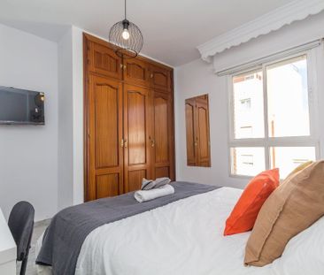 Calle Martínez de la Rosa, Málaga, Andalusia 29010 - Photo 4