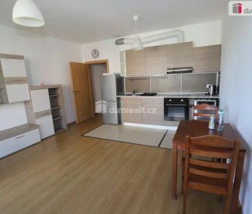 Krásný slunný vybavený byt 1+kk s terasou a s parkovacím stáním v Č... - Fotografie 4