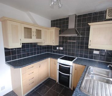 2 bedroom semi-detached house to rent - Photo 4