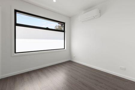 Modern Townhouse - Photo 3