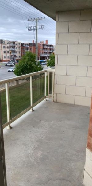 Belle copropriété 4 ½ (2 sdb) à louer dès que possible à Ville Saint-Laurent - Photo 1