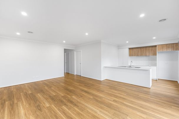 95 Modena Avenue, Fraser Rise VIC 3336 - House For Rent | Domain - Photo 1