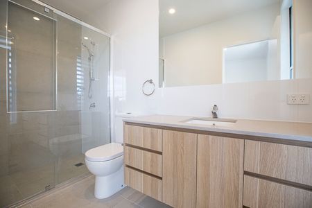 5 Botanique Terrace, Robina QLD 4226 - Townhouse For Rent | Domain - Photo 4