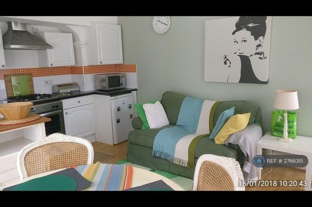 2 bedroom flat to rent - Photo 1