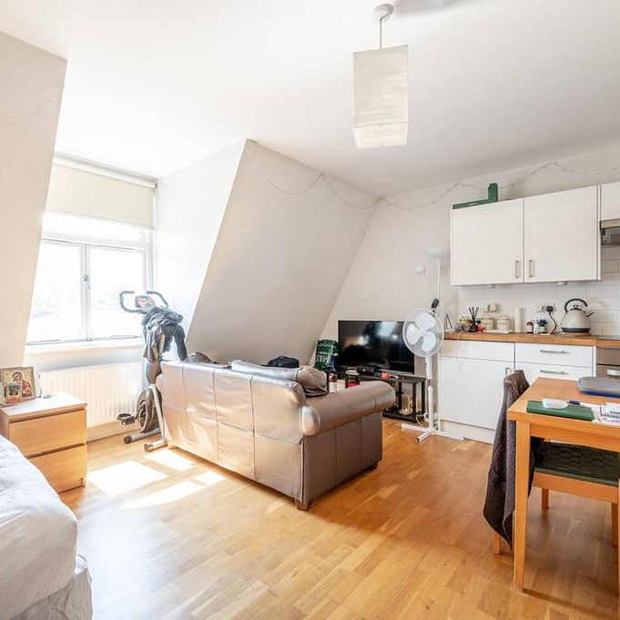 Studio to rent - Photo 1