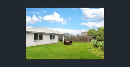 SPACIOUS FAMILY HOME - Photo 3