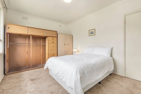 Charming 3-Bedroom Family Home - Photo 2