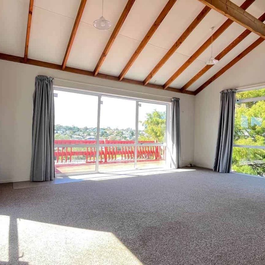 3-Bedroom Family Home in Sunnynook – Great Loc... - Photo 1