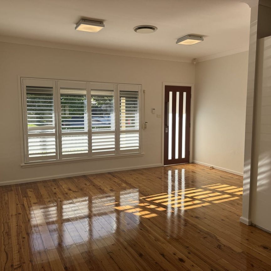 FULLY RENOVATED 3 BEDROOM FAMILY HOME IN GREAT LOCATION - Photo 1