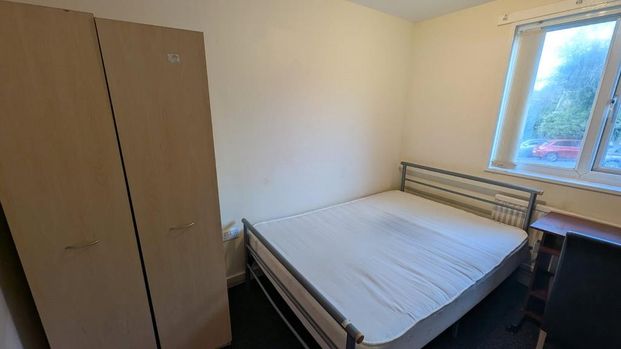 6 bedroom house to rent - Photo 1