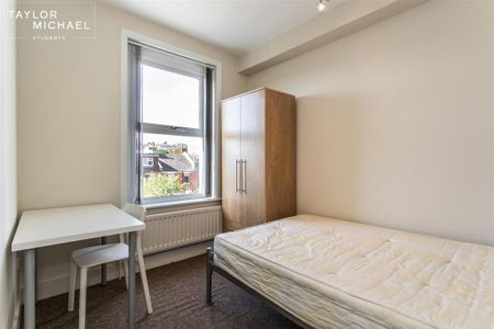 6 bedroom terraced house to rent - Photo 2